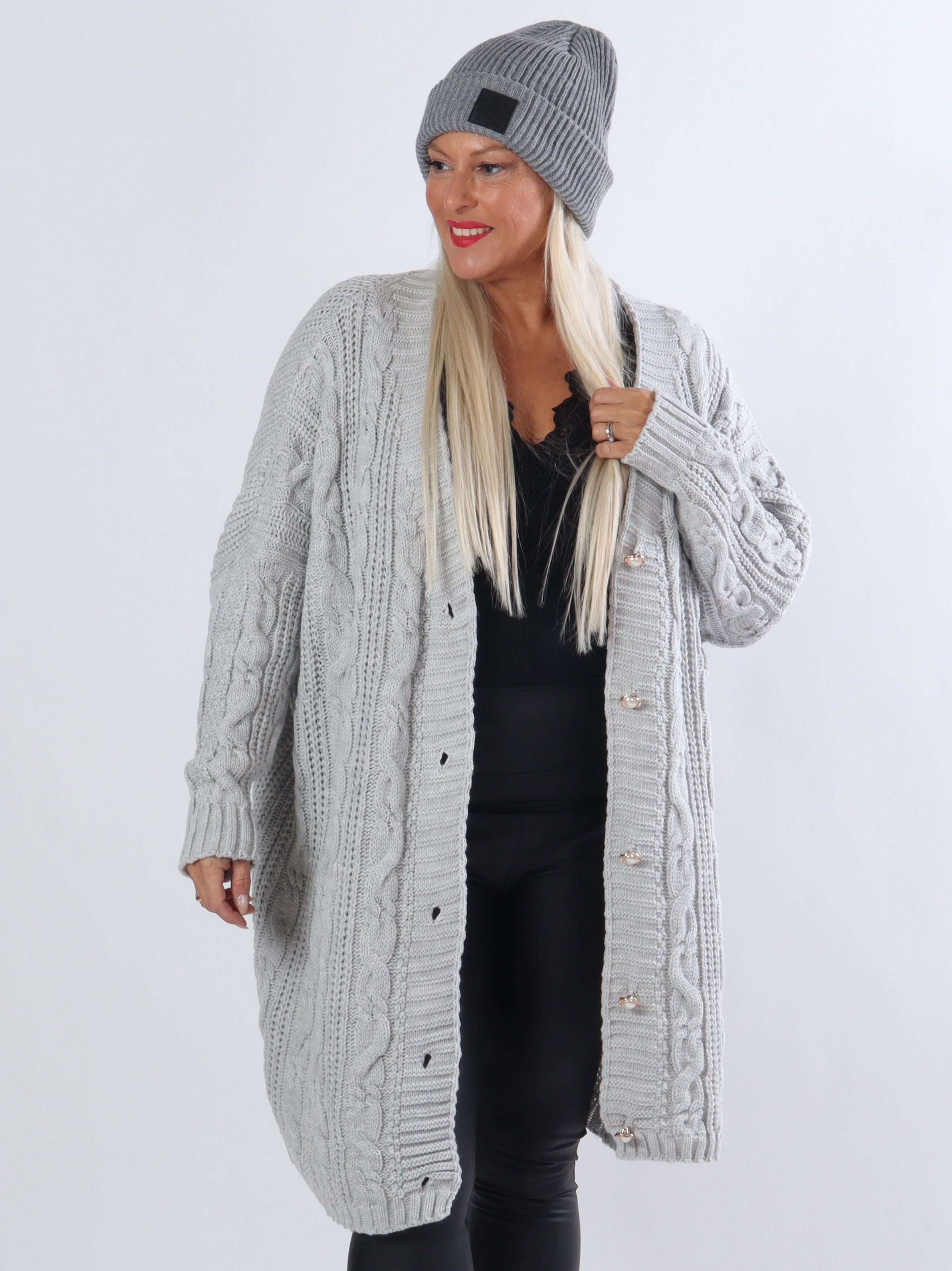 Noa - Plus size cardigan med kabelstrik